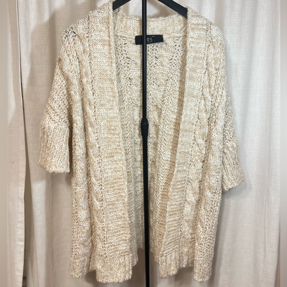 POL‎ Beige and White Chunky Knit Cardigan. Women’s Size Small